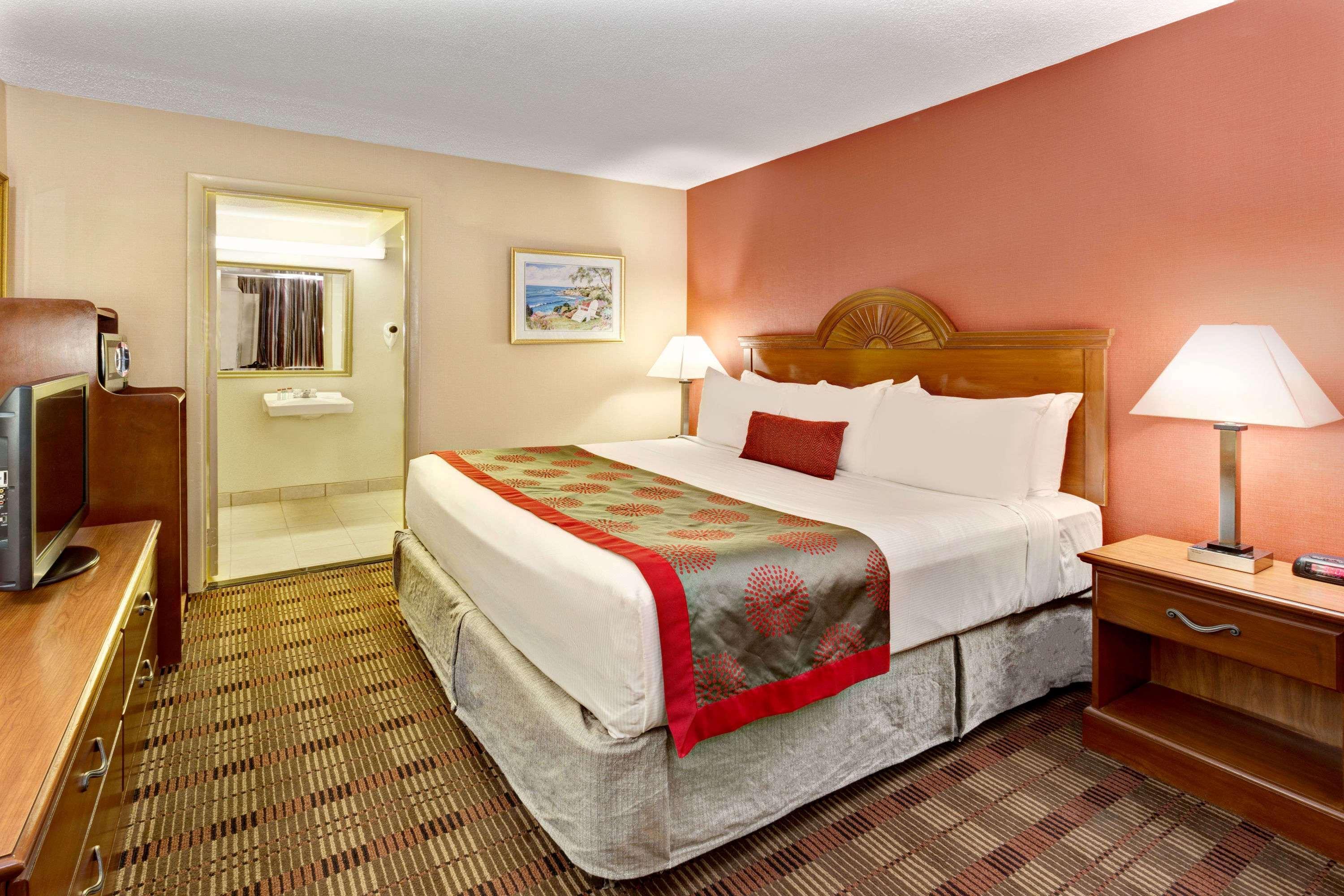 Ramada By Wyndham Baltimore West Catonsville Exterior photo