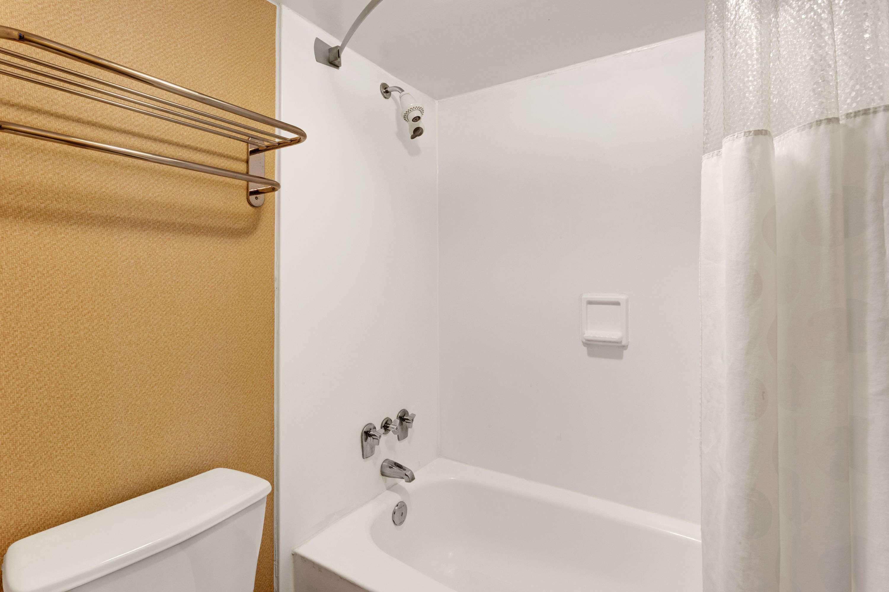 Ramada By Wyndham Baltimore West Catonsville Exterior photo