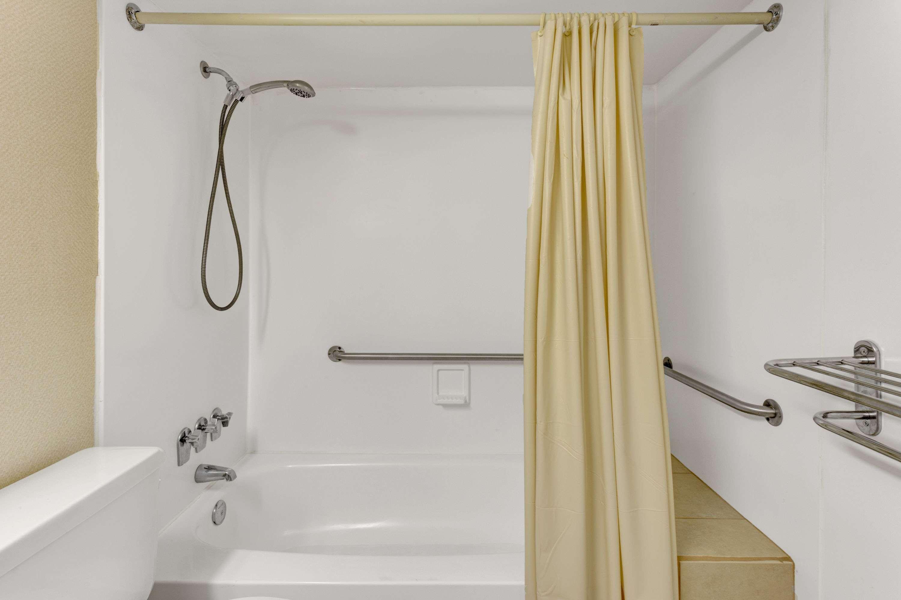 Ramada By Wyndham Baltimore West Catonsville Exterior photo