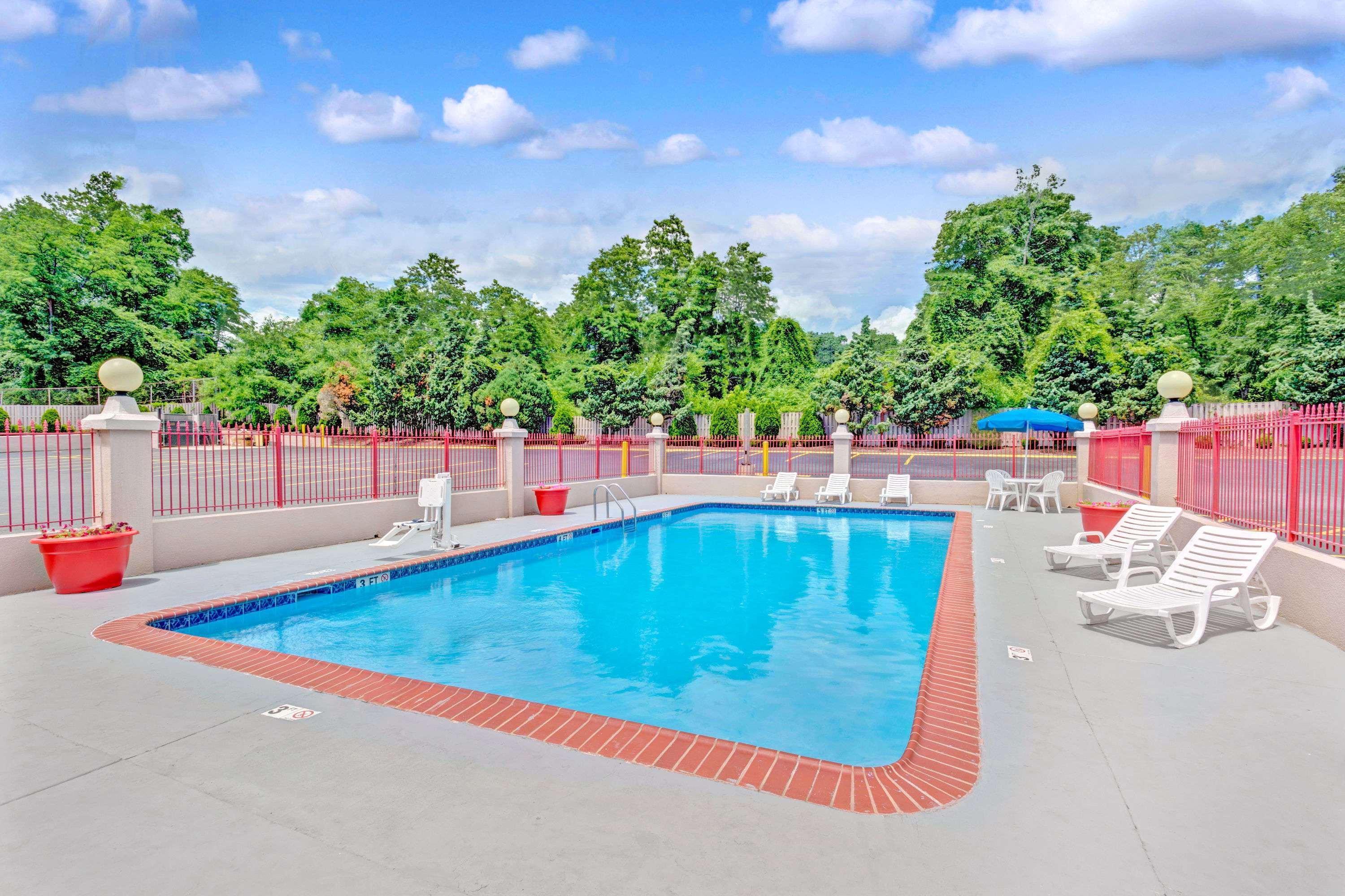 Ramada By Wyndham Baltimore West Catonsville Exterior photo